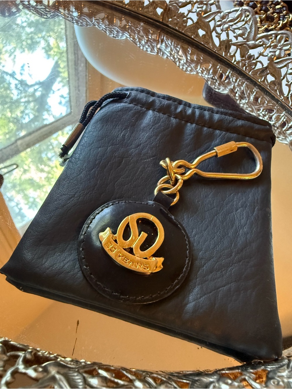 Vintage St. John Keychain 35 anniversary black and gold logo - Picture 7 of 10